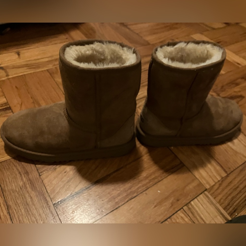 Uggs - Picture 3 of 4